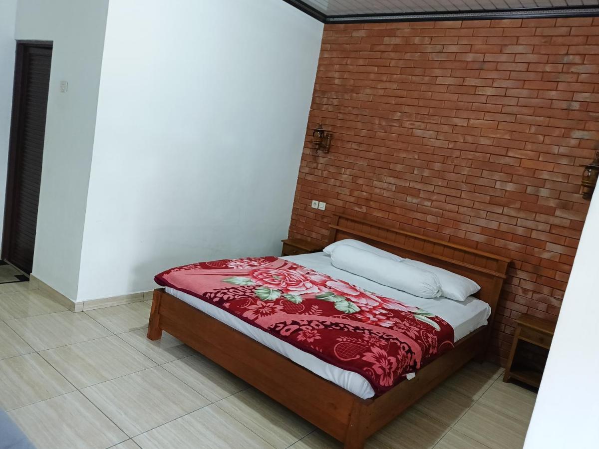 Apartment Warung Rizka *